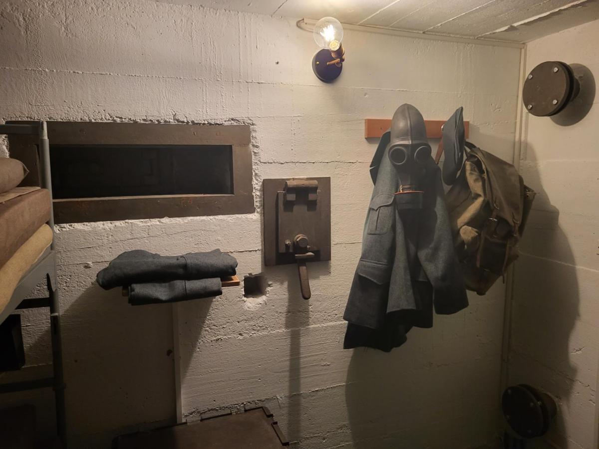 Hôtel capsule Swiss Army Night / Militaerbunker