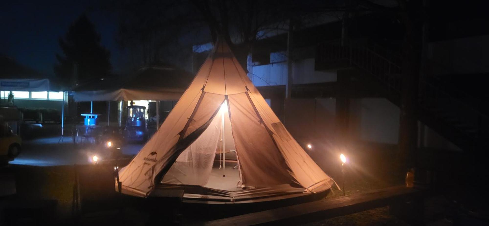 Capsulehotel Swiss Army Night / Militaerbunker *